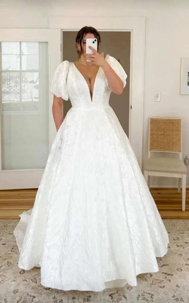 Romantic Puff Sleeve Textured Ball Gown