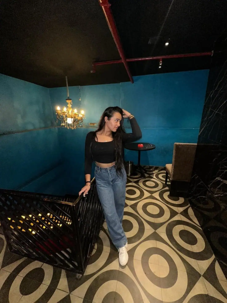 Chic Crop Top and High-Waisted Jeans