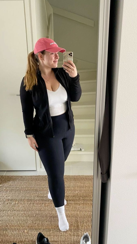 Sporty Blazer with High-Waisted Leggings