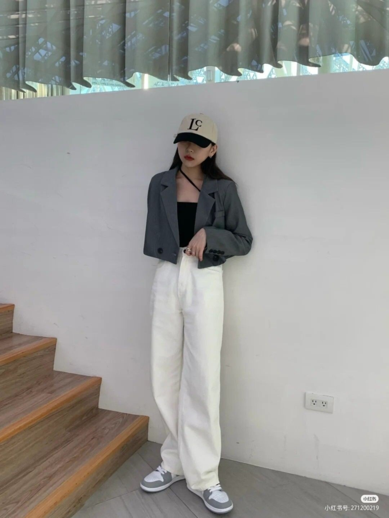 20 Effortlessly Chic Airport Style Ideas That Make Travel Days Your Best Fashion Moment