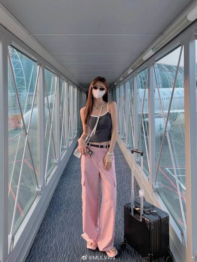 Chic Crop Top with Wide-Leg Pants