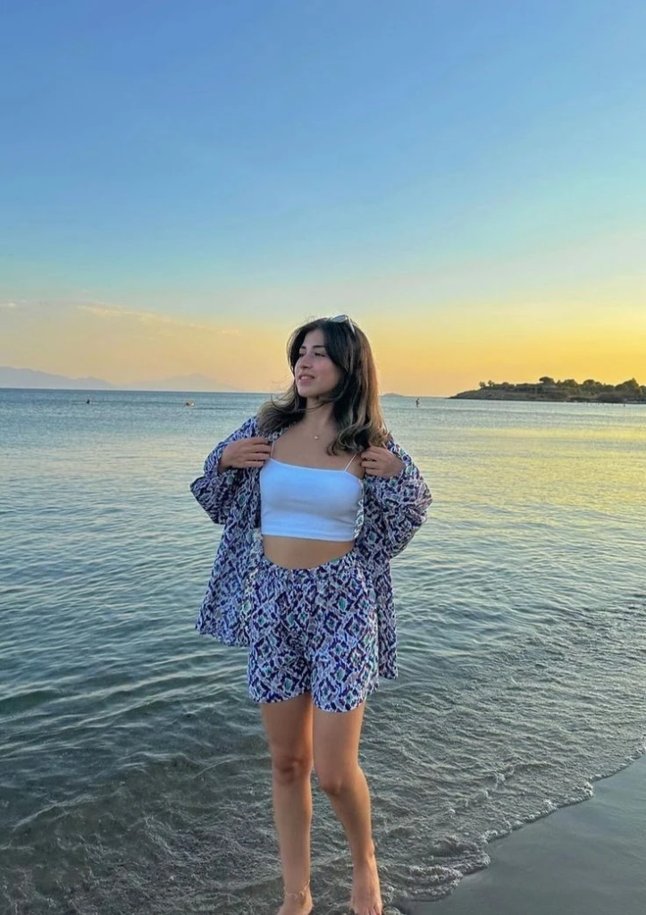 patterned beach shirt with white crop top summer outfit