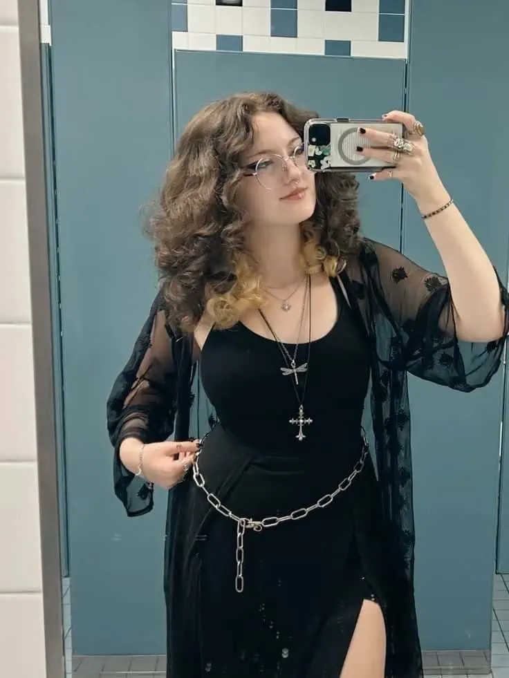 20 Boho Goth Outfits That Blend Dark Romance with Free-Spirited Style