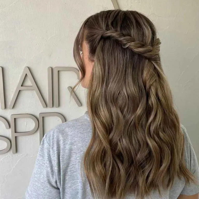 16 Elegant Hairstyles for Wavy Hair!