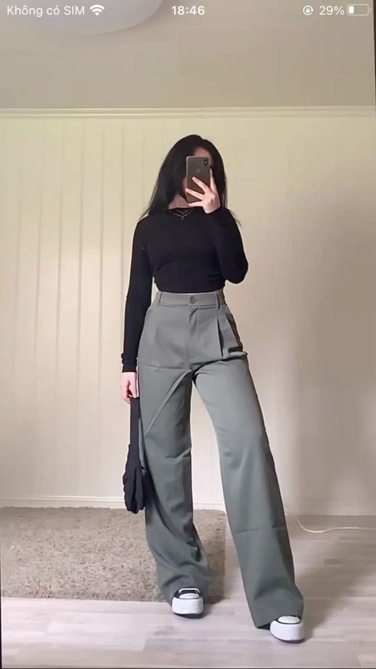 20 Stylish Black Back-to-School Outfits That’ll Turn Heads This Fall