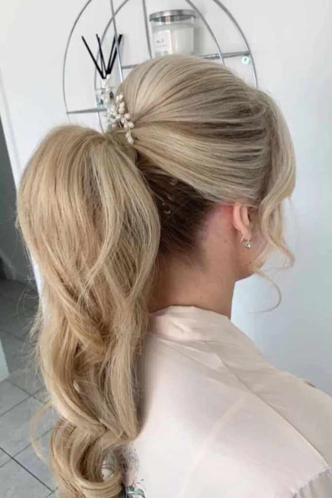 15 Stunning Hairstyles for Bridesmaids!